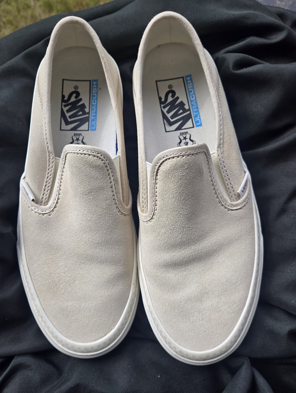 Vans Slip-On Sneakers in Beige Suede
